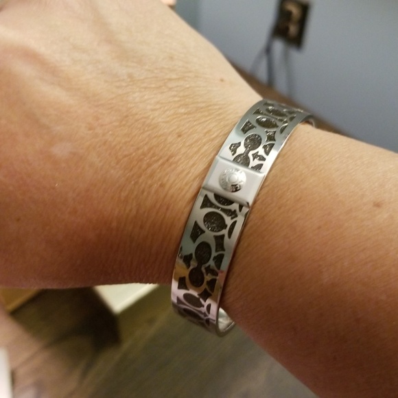 New Coach Signature C Black Glitter Shimmering Enamel Bangle Bracelet - Picture 7 of 10